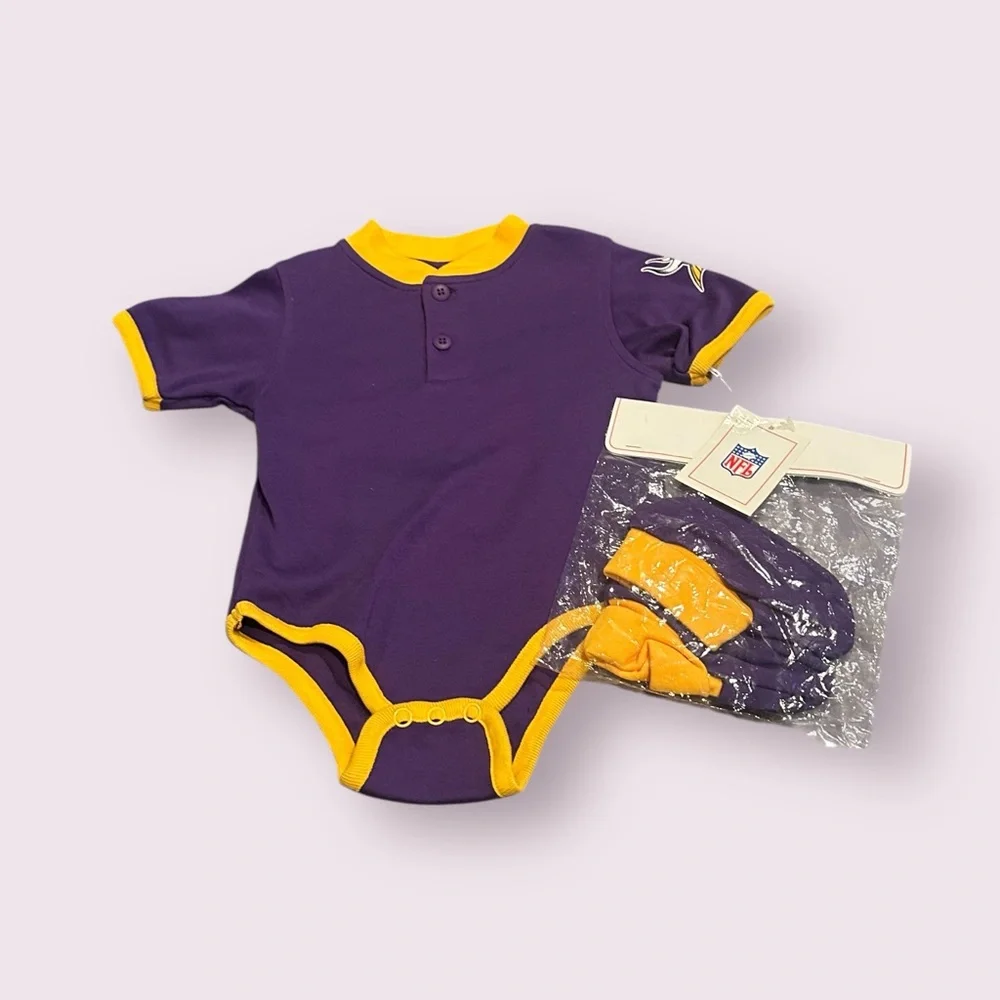 NWT Baby NFL Minnesota Vikings Football Bodysuit With Booties Sz 12 Mon